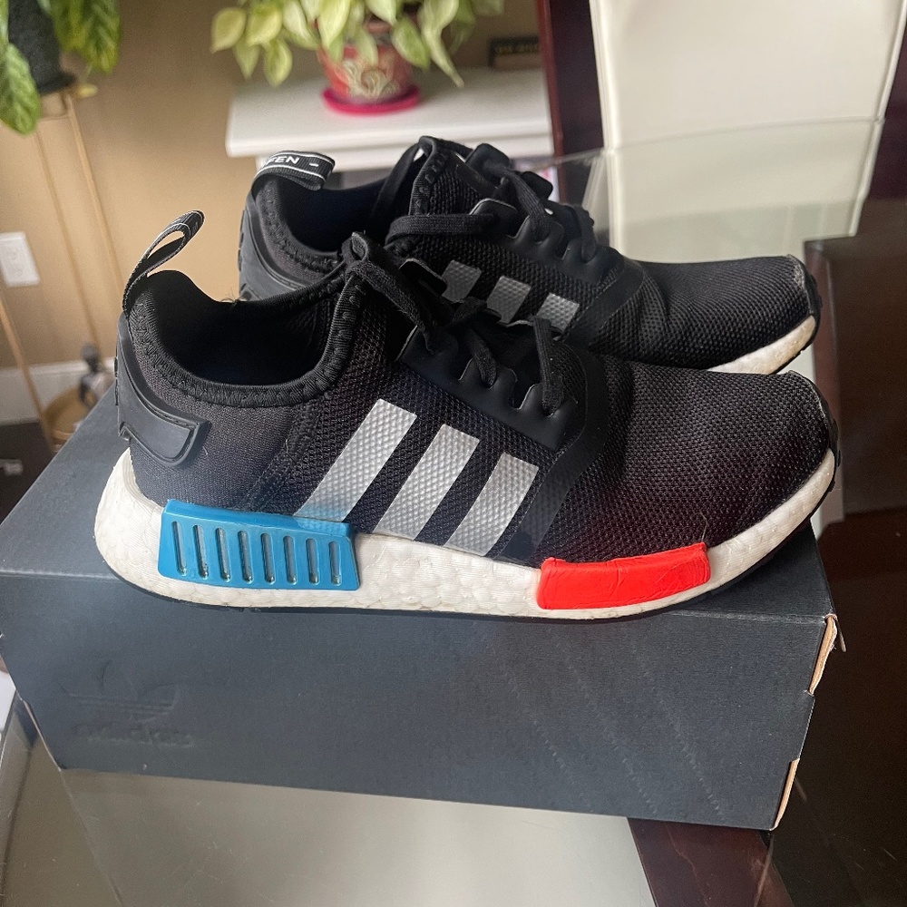 Adidas sneakers size 3.5 Y.